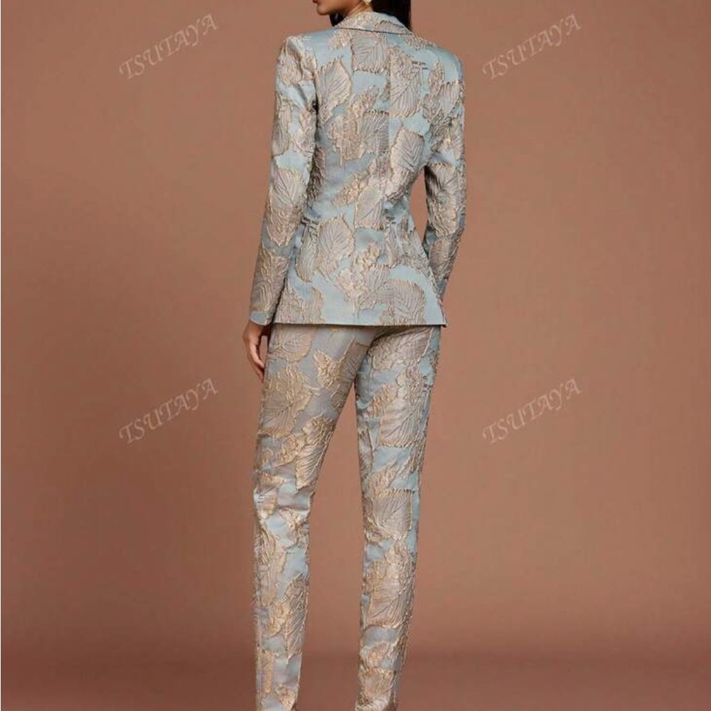 Chic Women's Blue and Cream Colored Pantsuit. Quite beautiful raised baroque. - Picture 2 of 14